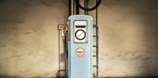 Czy benzyna rozpuszcza nagar?