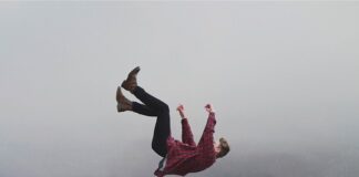 Jak włożyć koszulę w spodnie żeby nie Wypadała?